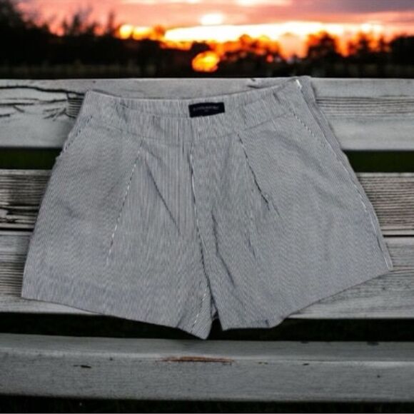 Banana Republic Factory Shorts Striped 100 Cotton High Waist Tailored Size 2 - Picture 2 of 16